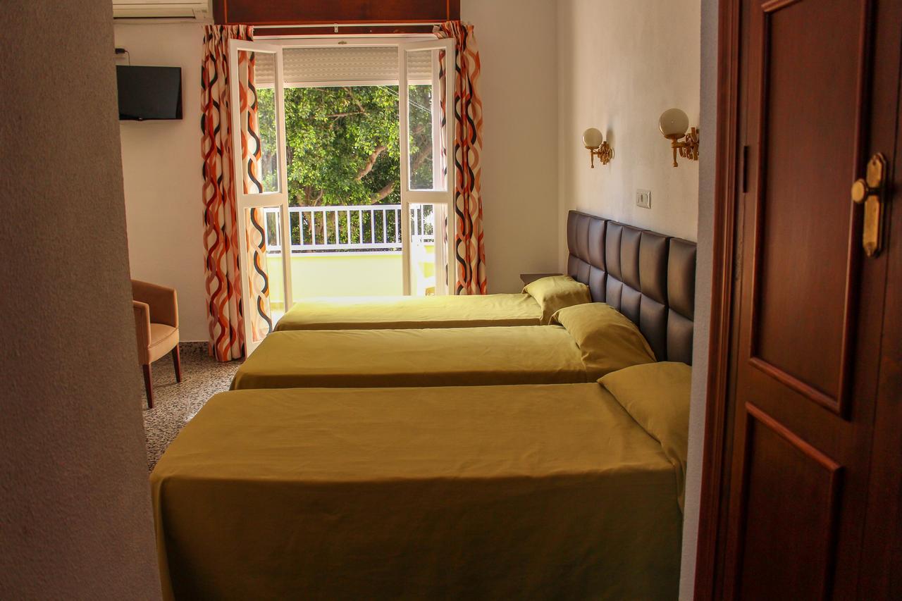 Hostal Esperanza Benajarafe Luaran gambar